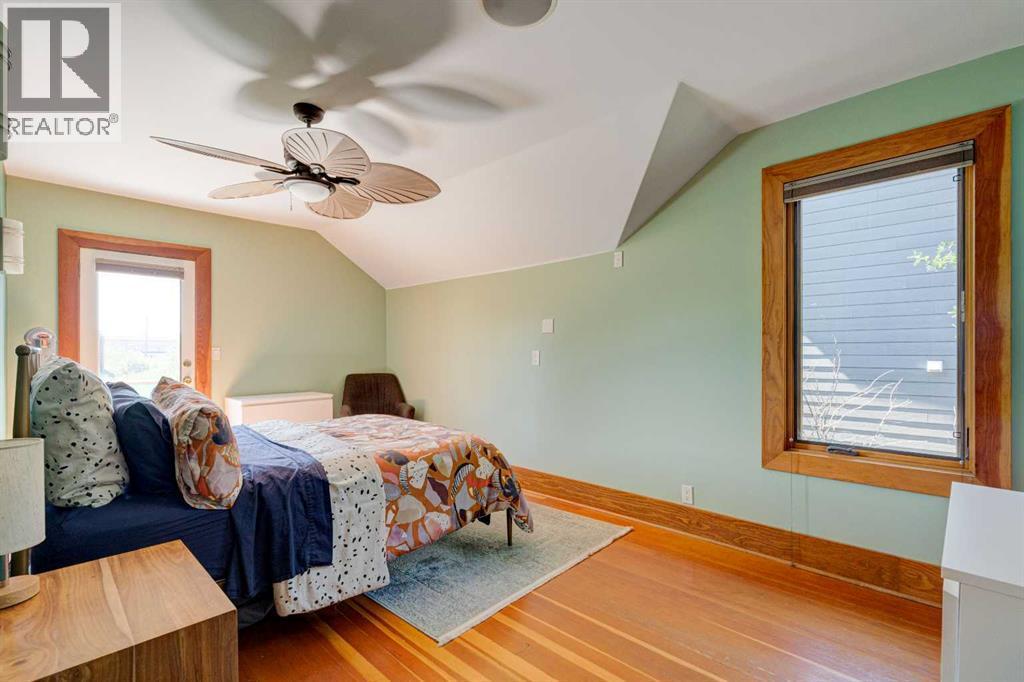 primary bed - 1512 33 Avenue Sw, Calgary, AB - Indoor Photo Showing Bedroom