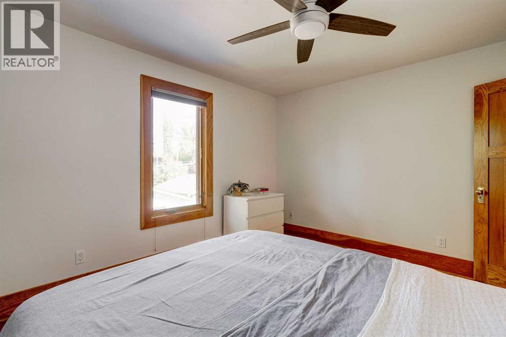 2nd Bed overlooking the backyard - 1512 33 Avenue Sw, Calgary, AB - Indoor Photo Showing Bedroom