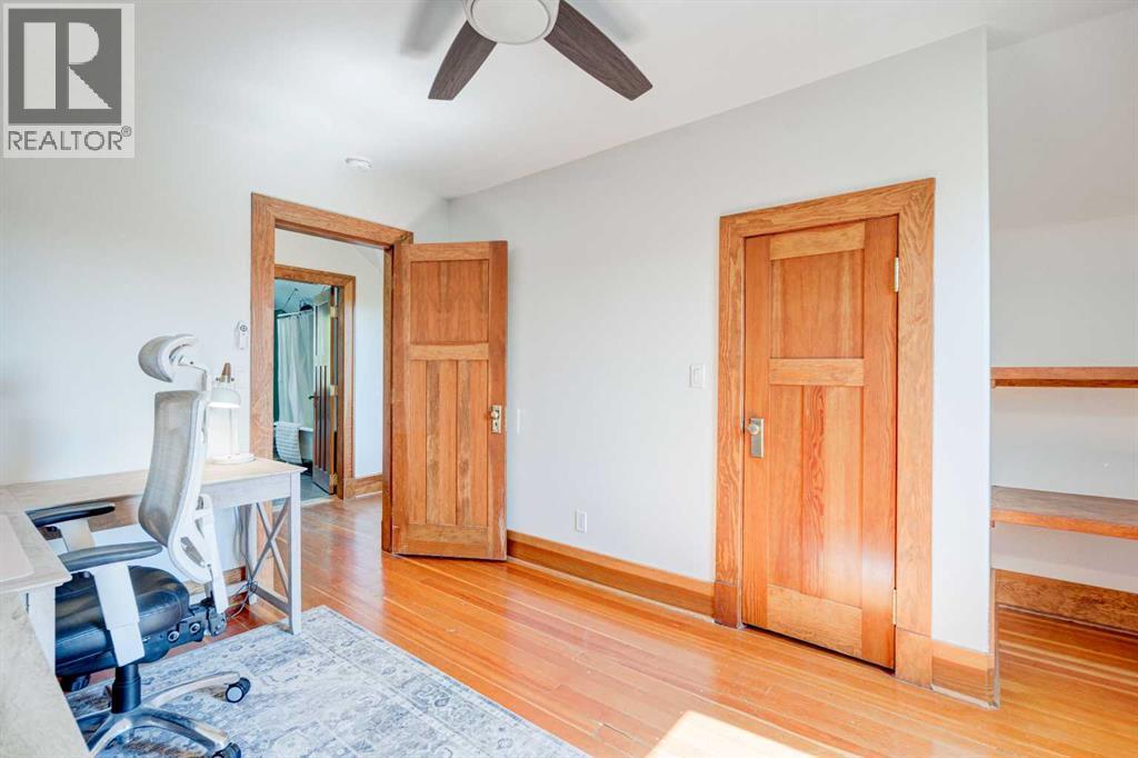 3rd bedroom - south facing - 1512 33 Avenue Sw, Calgary, AB - Indoor