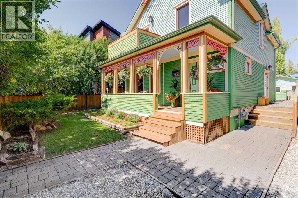 view of front and side yard - 1512 33 Avenue Sw, Calgary, AB - Outdoor With Deck Patio Veranda