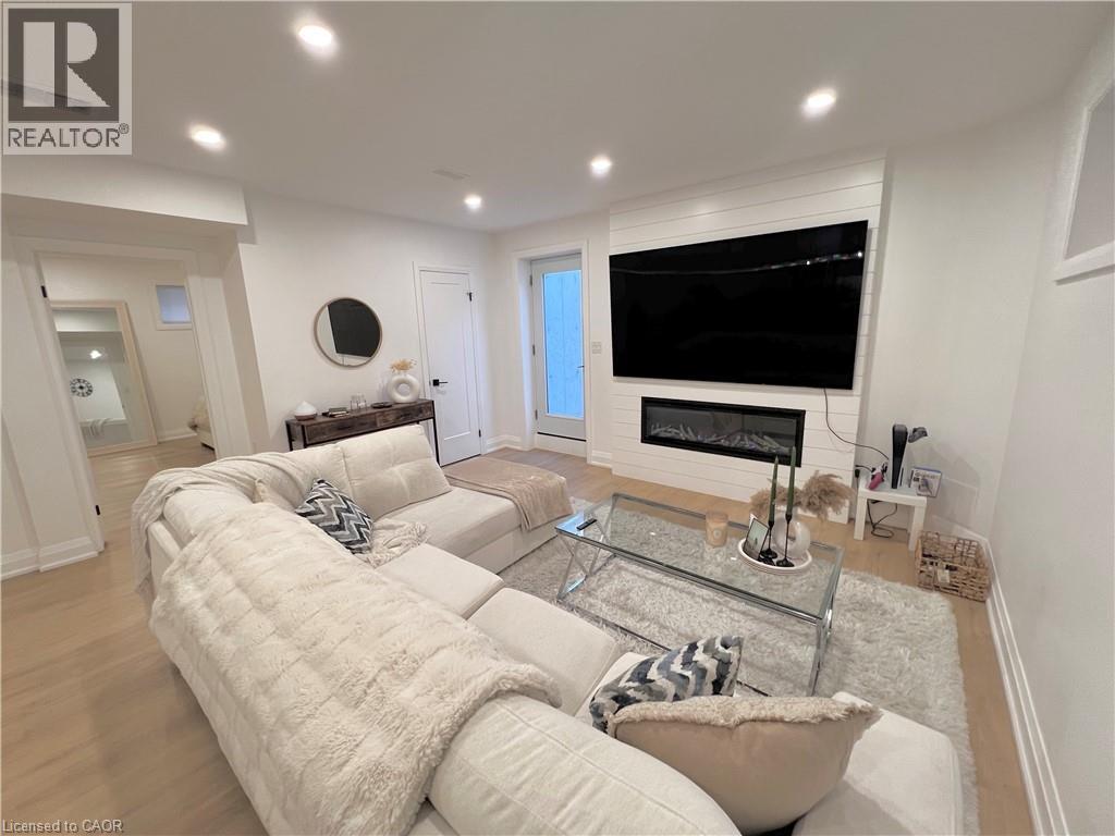 31 Colin Crescent, Hamilton, ON - Indoor Photo Showing Living Room With Fireplace