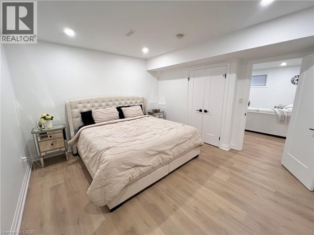 31 Colin Crescent, Hamilton, ON - Indoor Photo Showing Bedroom