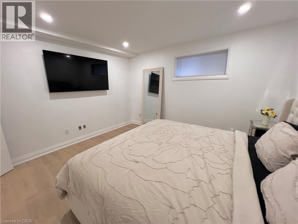 31 Colin Crescent, Hamilton, ON - Indoor Photo Showing Bedroom