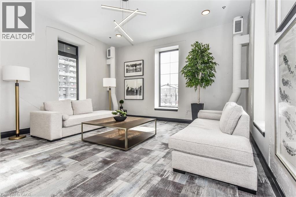 19 Guelph Avenue Unit# 106, Cambridge, ON - Indoor Photo Showing Living Room