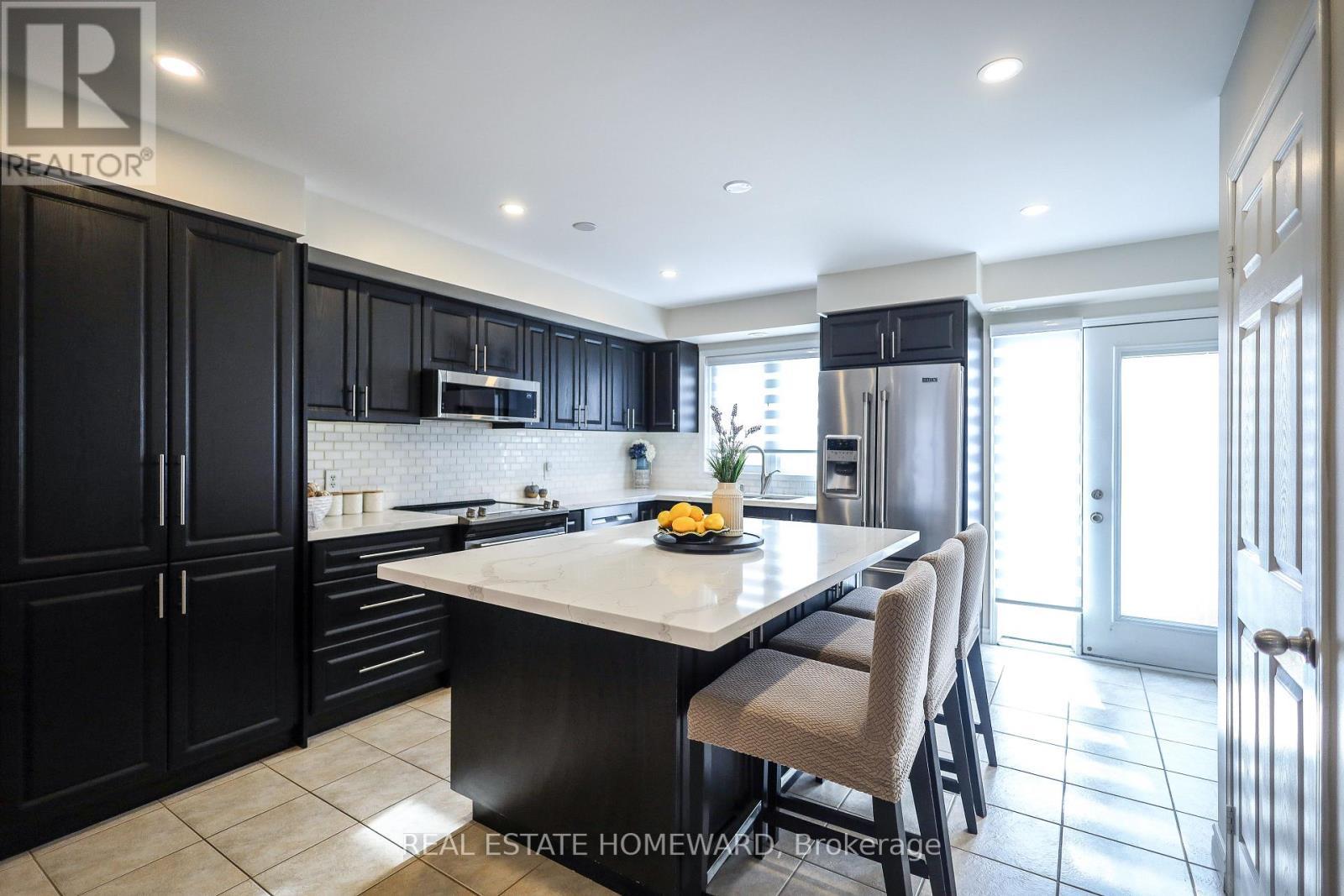 51 - 5650 Winston Churchill Boulevard, Mississauga, ON - Indoor Photo Showing Kitchen With Upgraded Kitchen