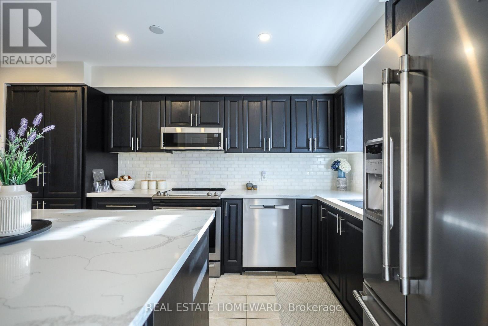 51 - 5650 Winston Churchill Boulevard, Mississauga, ON - Indoor Photo Showing Kitchen With Upgraded Kitchen