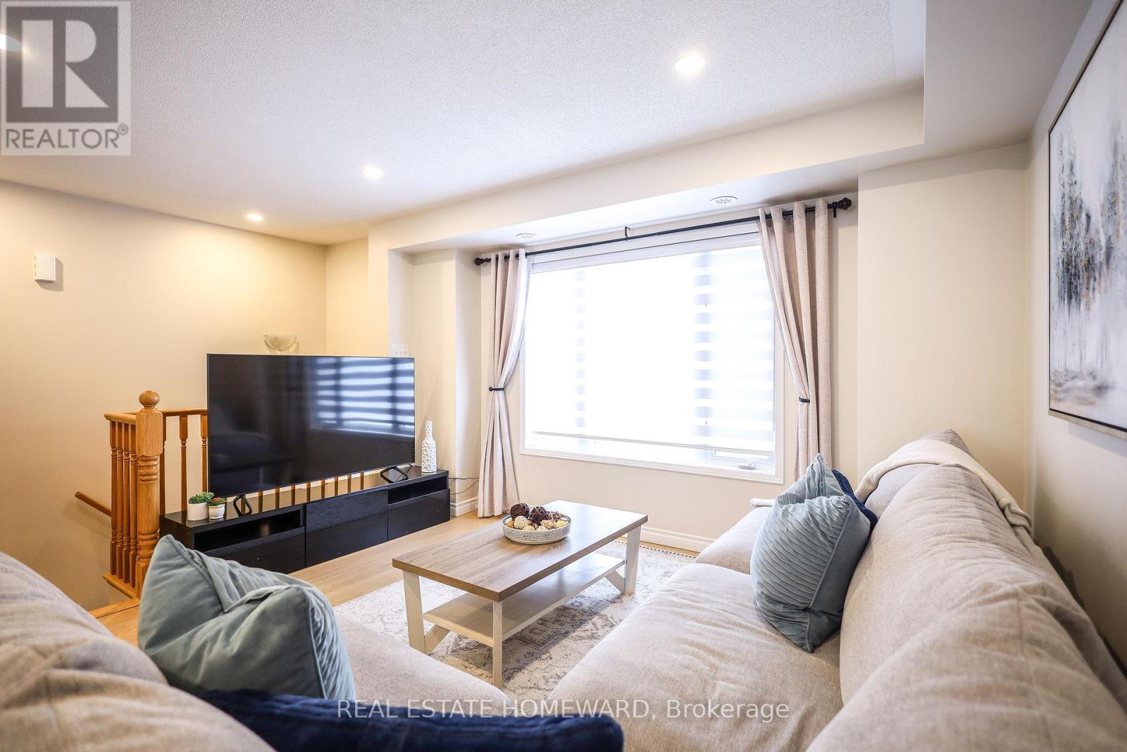 51 - 5650 Winston Churchill Boulevard, Mississauga, ON - Indoor Photo Showing Living Room