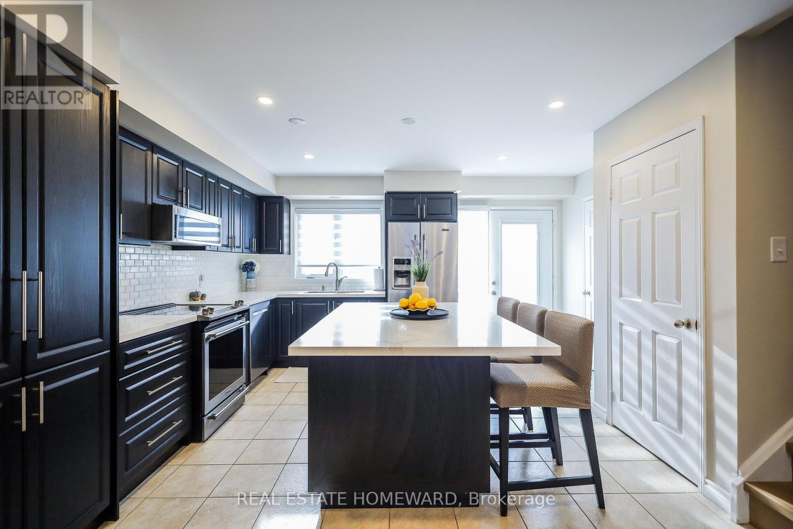 51 - 5650 Winston Churchill Boulevard, Mississauga, ON - Indoor Photo Showing Kitchen With Upgraded Kitchen