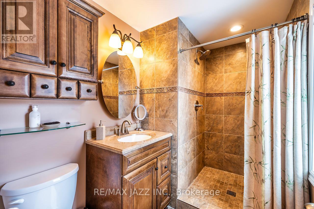 14 Goldpine Avenue, Clarington (Courtice), ON - Indoor Photo Showing Bathroom