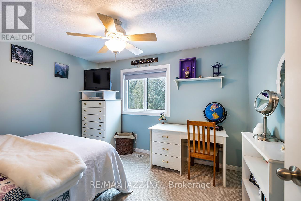 14 Goldpine Avenue, Clarington (Courtice), ON - Indoor Photo Showing Bedroom