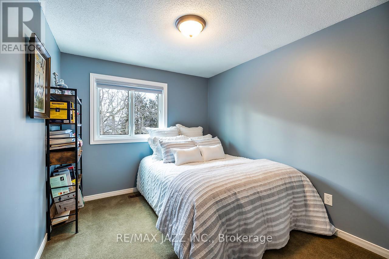 14 Goldpine Avenue, Clarington (Courtice), ON - Indoor Photo Showing Bedroom