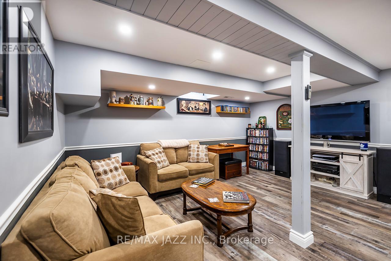 14 Goldpine Avenue, Clarington (Courtice), ON - Indoor