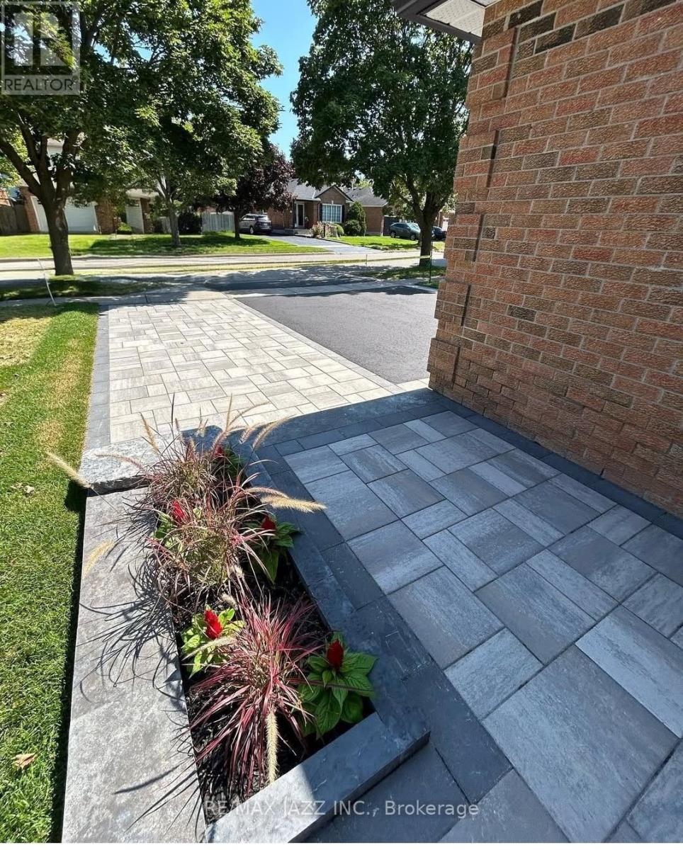 14 Goldpine Avenue, Clarington (Courtice), ON - Outdoor