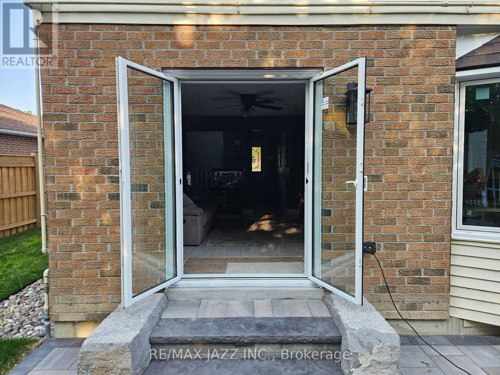 14 Goldpine Avenue, Clarington (Courtice), ON - Outdoor With Exterior