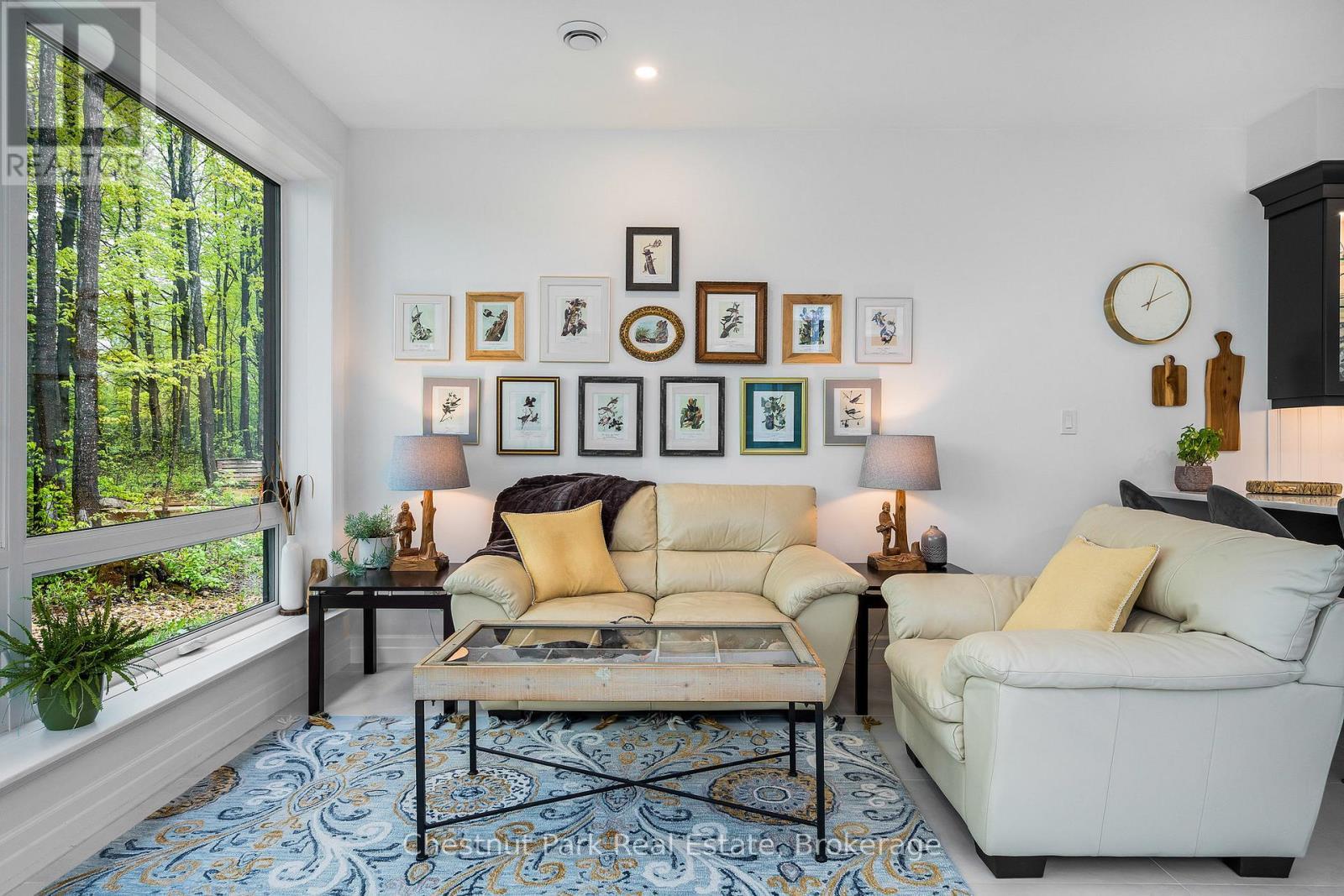 583724 Sideroad 60, Chatsworth, ON - Indoor Photo Showing Living Room