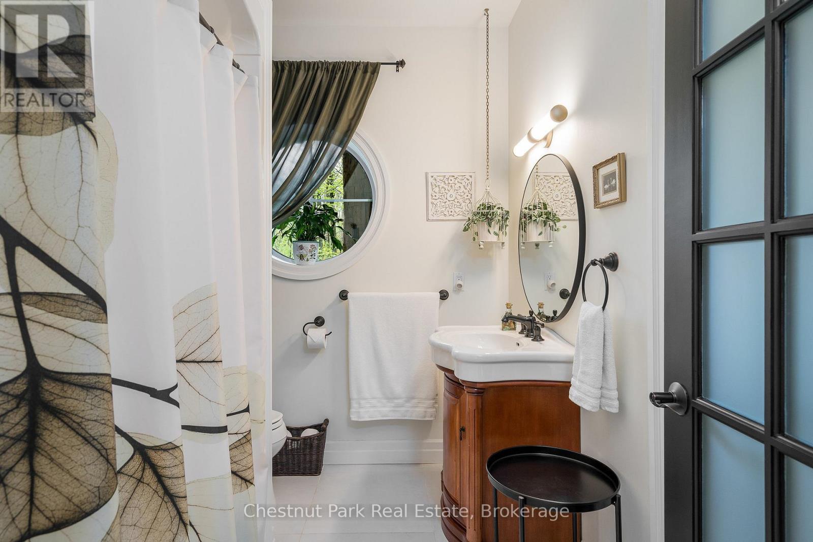 583724 Sideroad 60, Chatsworth, ON - Indoor Photo Showing Bathroom
