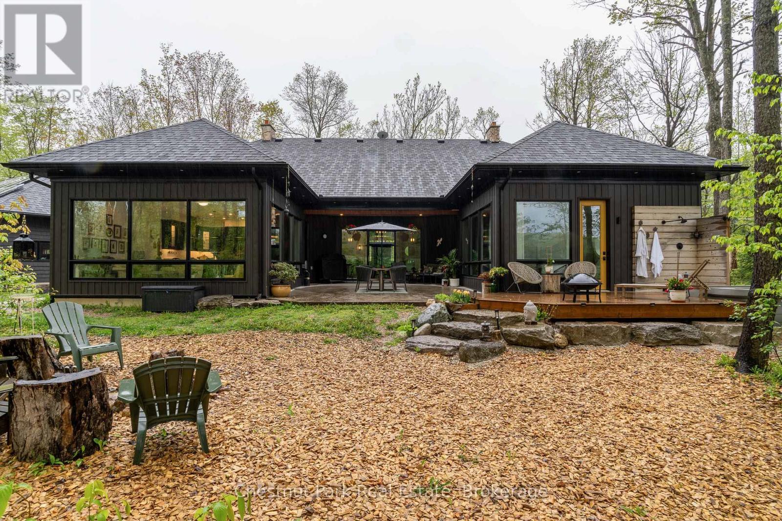 583724 Sideroad 60, Chatsworth, ON - Outdoor With Deck Patio Veranda