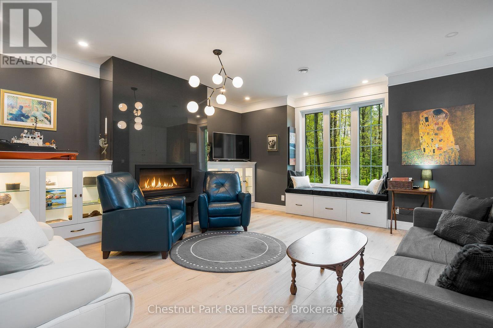 583724 Sideroad 60, Chatsworth, ON - Indoor Photo Showing Living Room With Fireplace