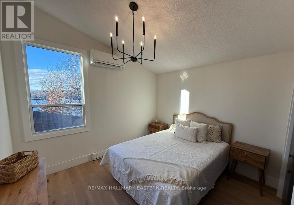 326 Indian Point Road, Kawartha Lakes (Bexley), ON - Indoor Photo Showing Bedroom