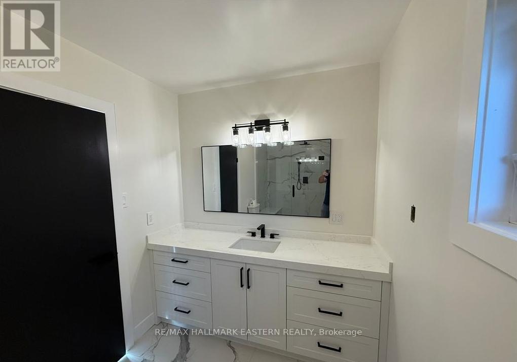 326 Indian Point Road, Kawartha Lakes (Bexley), ON - Indoor Photo Showing Bathroom