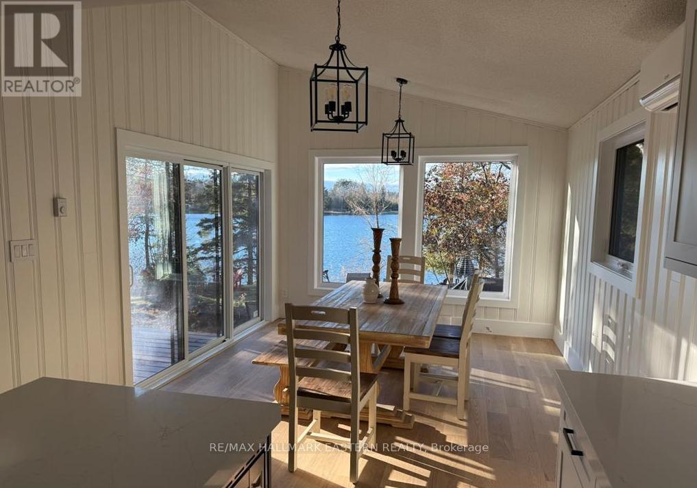 326 Indian Point Road, Kawartha Lakes (Bexley), ON - Indoor Photo Showing Dining Room