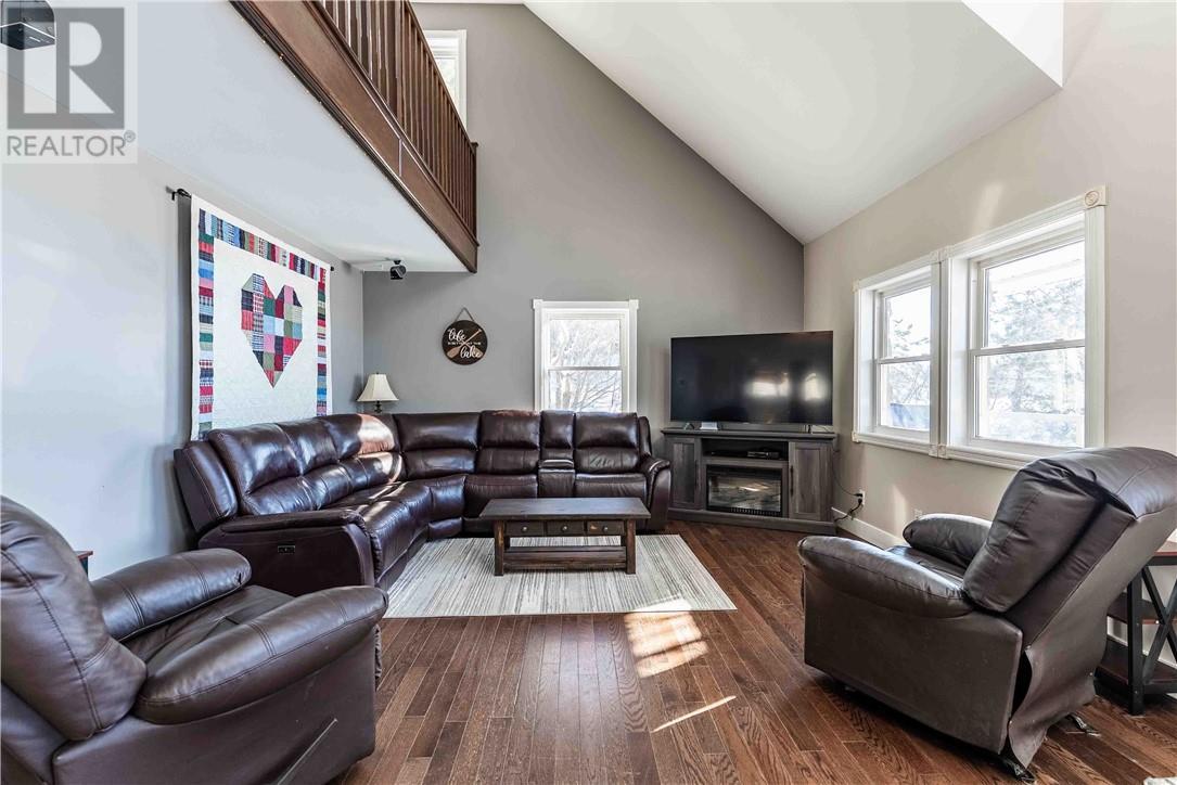 1168 West Bay, Capreol, ON - Indoor Photo Showing Living Room