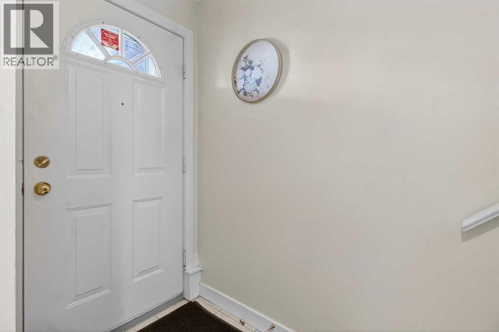 41 Sandarac Villas Nw, Calgary, AB - Indoor Photo Showing Other Room