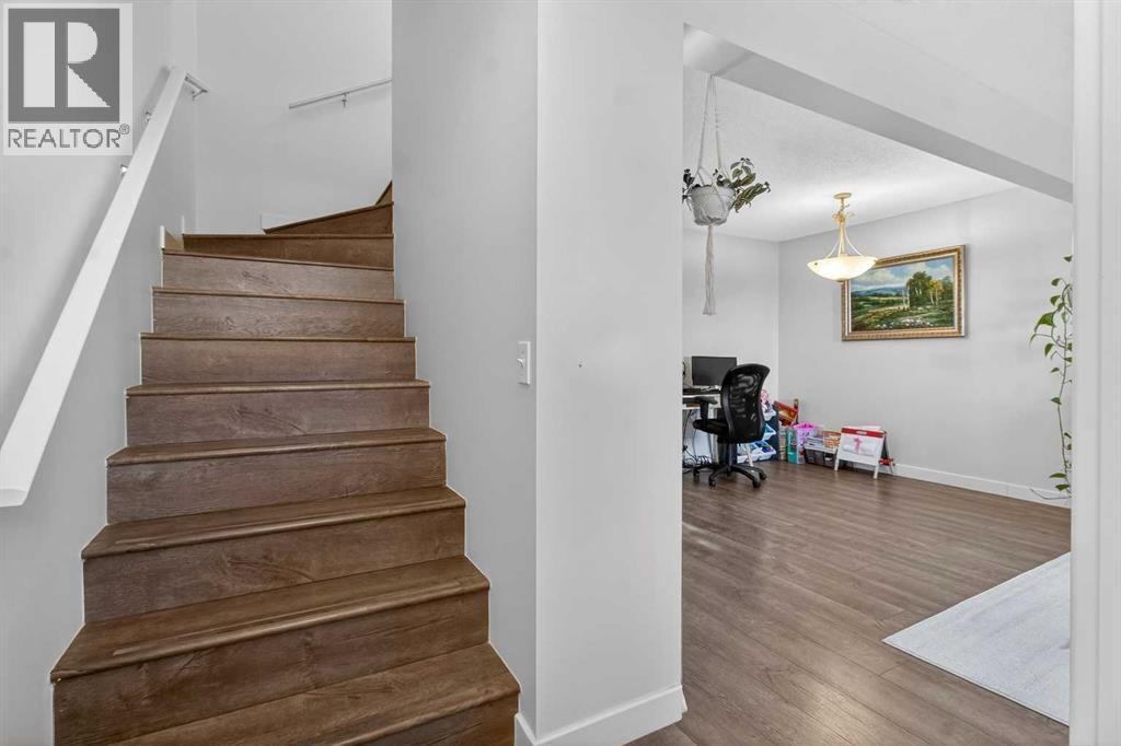 41 Sandarac Villas Nw, Calgary, AB - Indoor Photo Showing Other Room