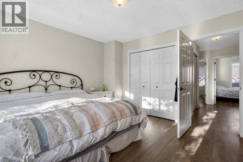 41 Sandarac Villas Nw, Calgary, AB - Indoor Photo Showing Bedroom