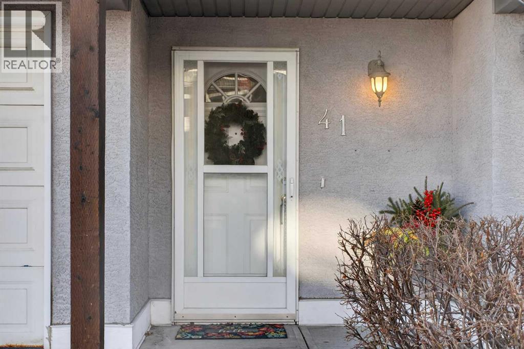 41 Sandarac Villas Nw, Calgary, AB - Outdoor With Exterior