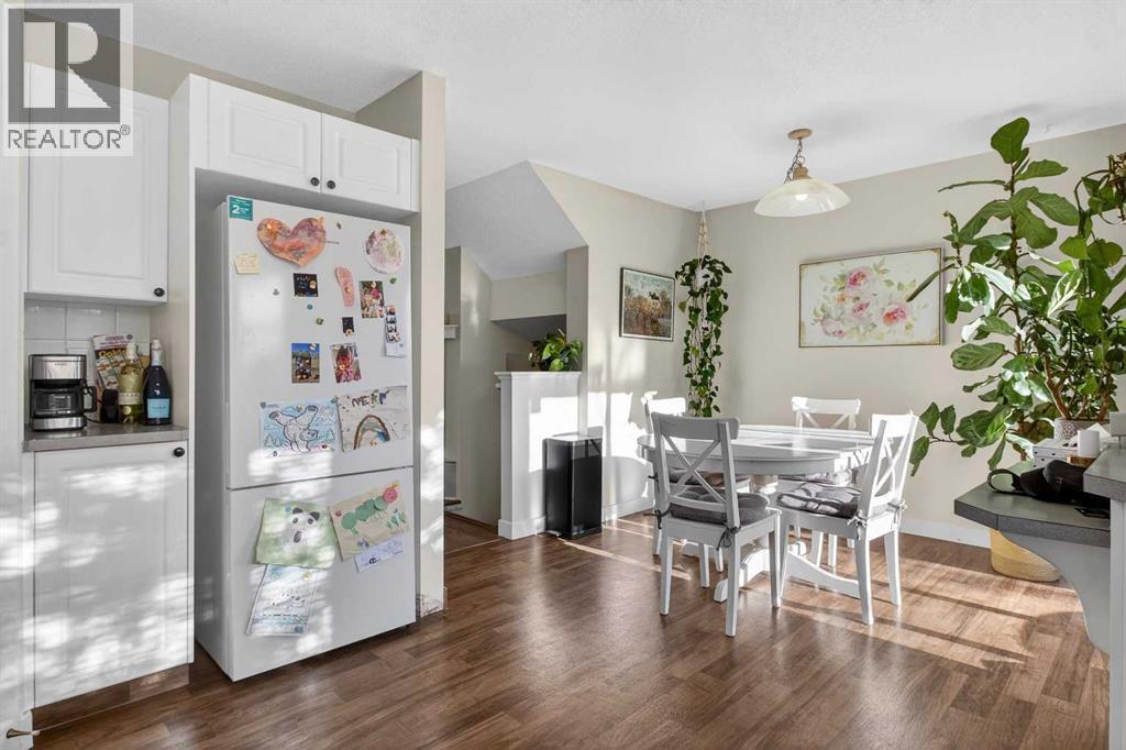 41 Sandarac Villas Nw, Calgary, AB - Indoor Photo Showing Dining Room