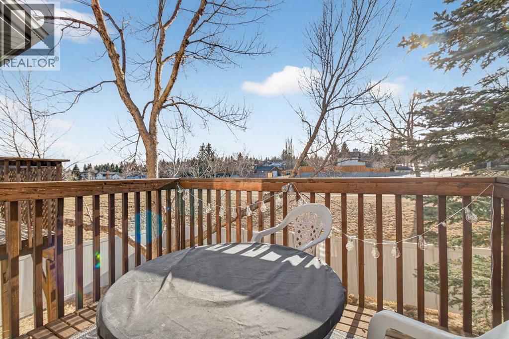 41 Sandarac Villas Nw, Calgary, AB - Outdoor