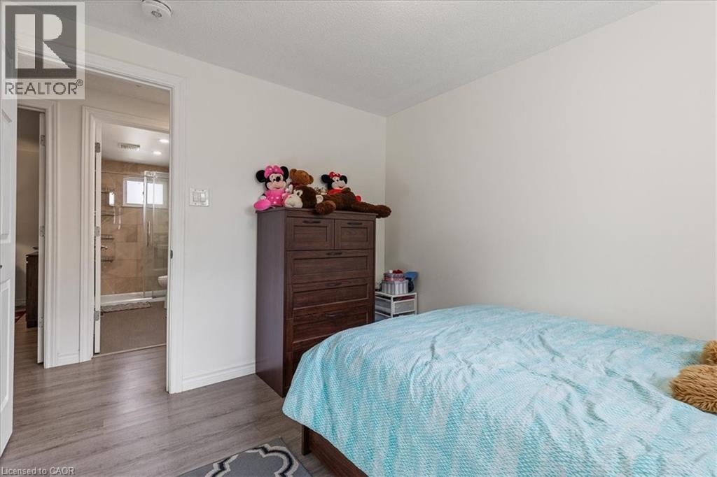 157 Pinedale Drive, Kitchener, ON - Indoor Photo Showing Bedroom