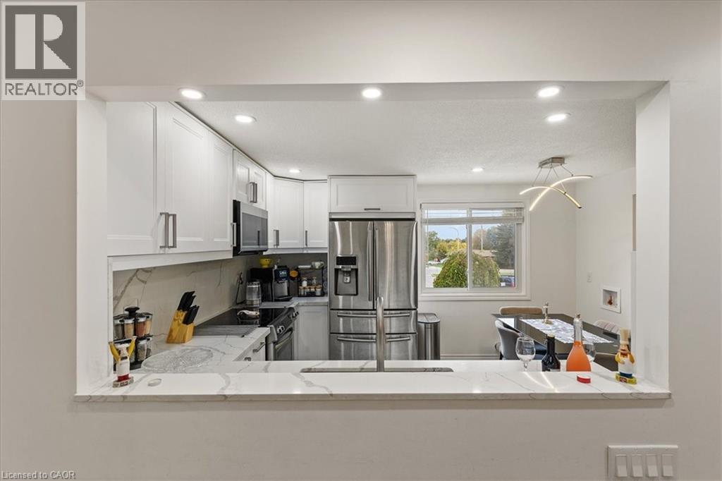 157 Pinedale Drive, Kitchener, ON - Indoor Photo Showing Kitchen