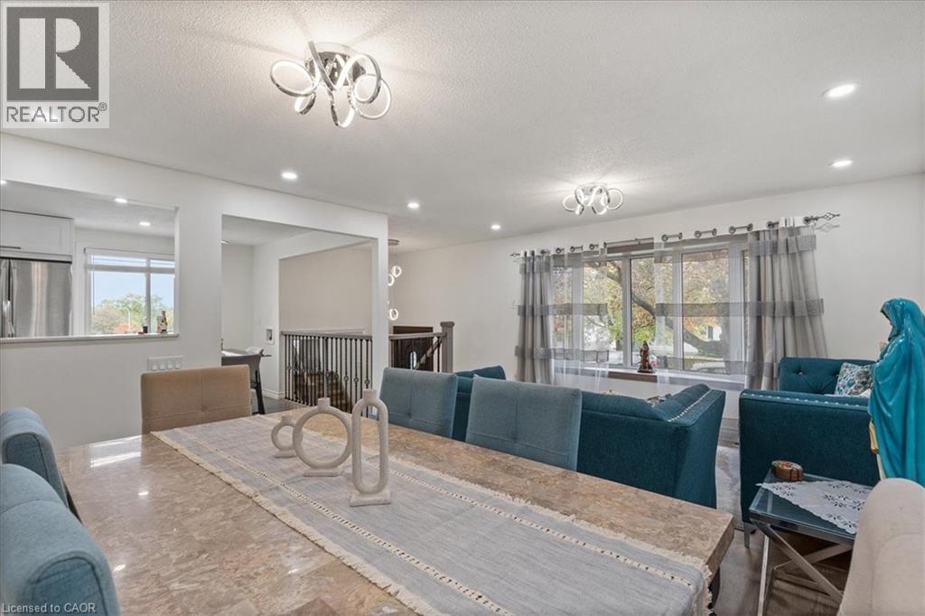 157 Pinedale Drive, Kitchener, ON - Indoor Photo Showing Dining Room