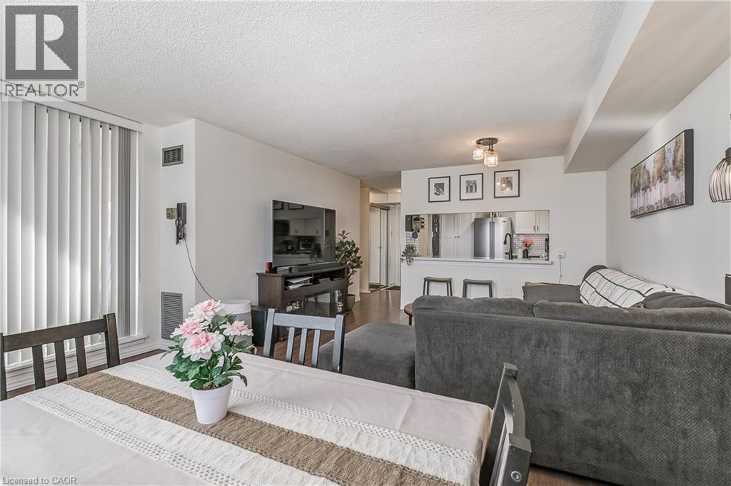 Dining area with a textured ceiling and wood finished floors - 3845 Lakeshore Boulevard W Unit# 804, Etobicoke, ON - Indoor