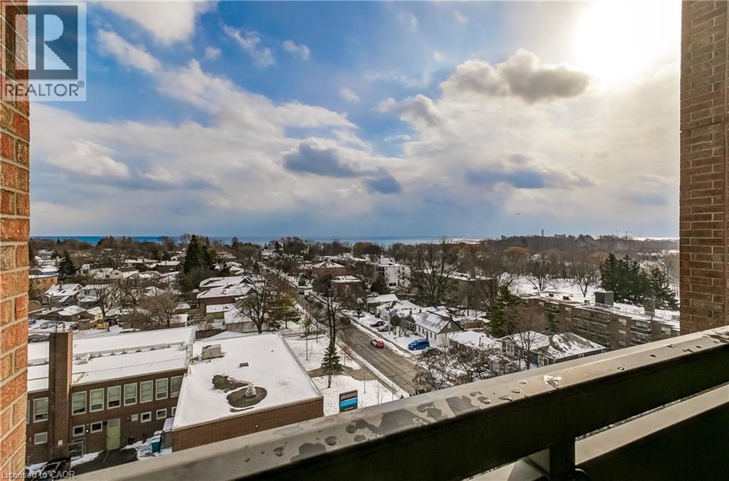 View of snow covered back of property - 3845 Lakeshore Boulevard W Unit# 804, Etobicoke, ON - Outdoor With View