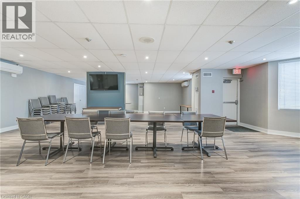 Dining space with recessed lighting, a drop ceiling, and light wood-style floors - 3845 Lakeshore Boulevard W Unit# 804, Etobicoke, ON - Indoor Photo Showing Dining Room