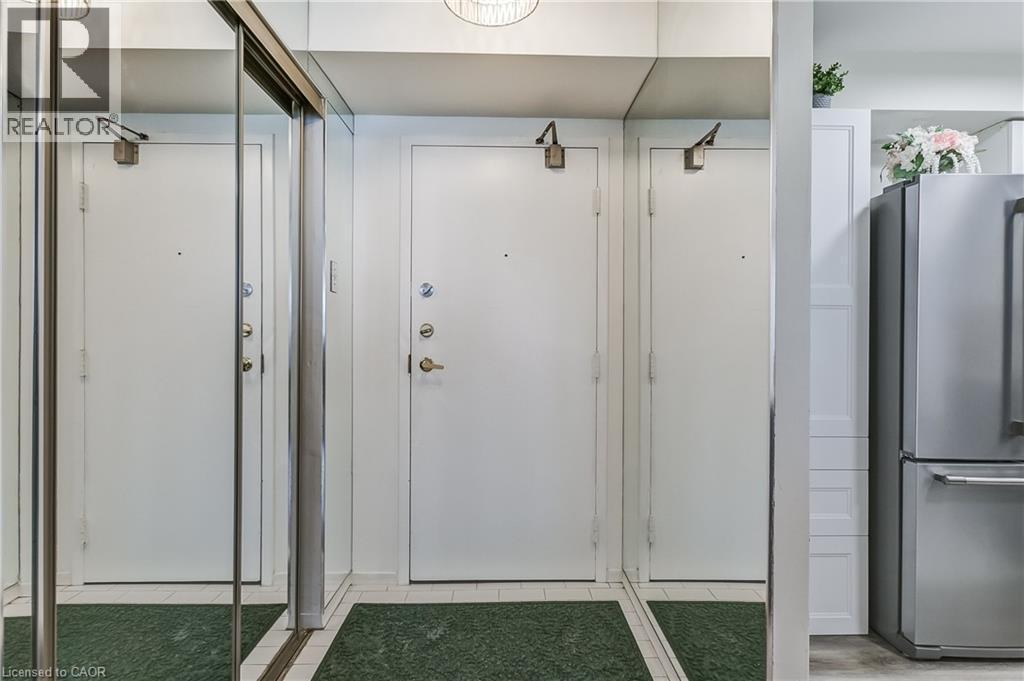 View of doorway - 3845 Lakeshore Boulevard W Unit# 804, Etobicoke, ON - Indoor Photo Showing Other Room