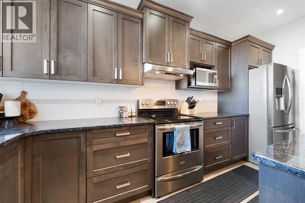 153 Williamstown Park Nw, Airdrie, AB - Indoor Photo Showing Kitchen With Upgraded Kitchen