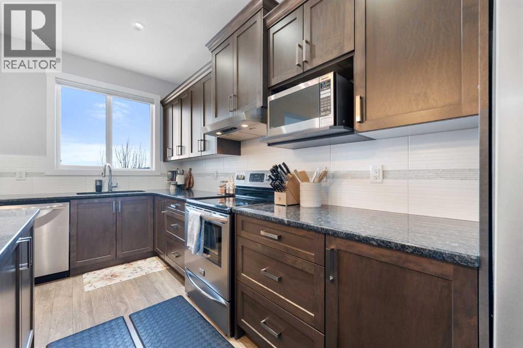 153 Williamstown Park Nw, Airdrie, AB - Indoor Photo Showing Kitchen With Upgraded Kitchen