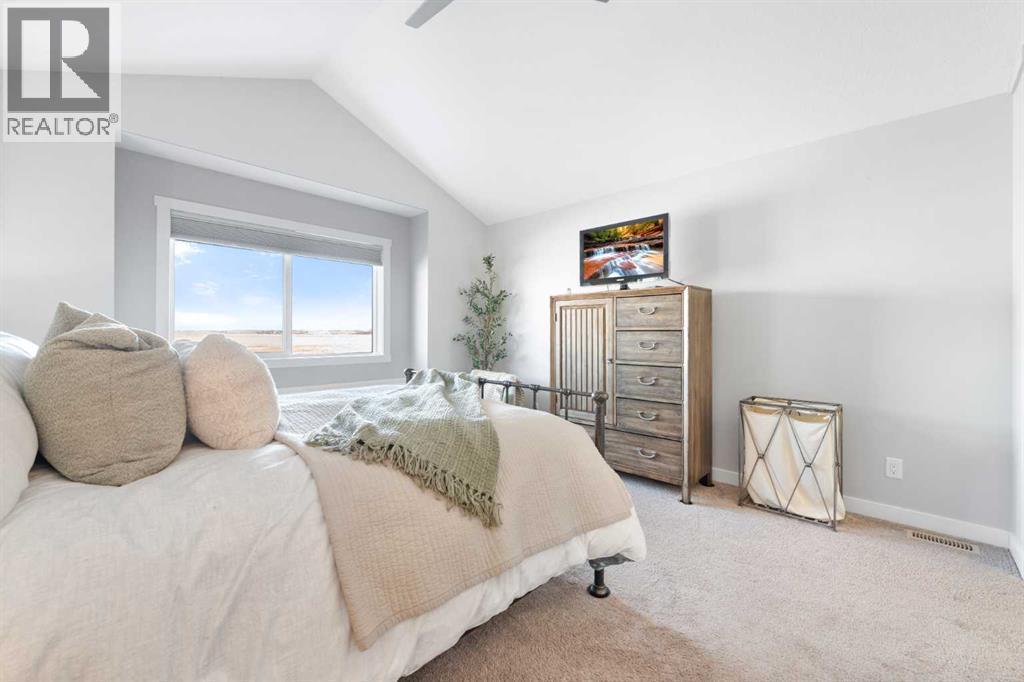 153 Williamstown Park Nw, Airdrie, AB - Indoor Photo Showing Bedroom