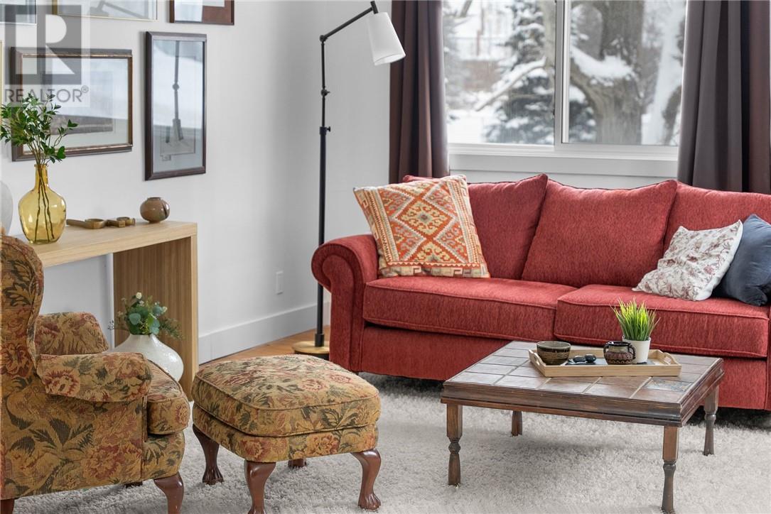 10 Diorite Street, Copper Cliff, ON - Indoor Photo Showing Living Room