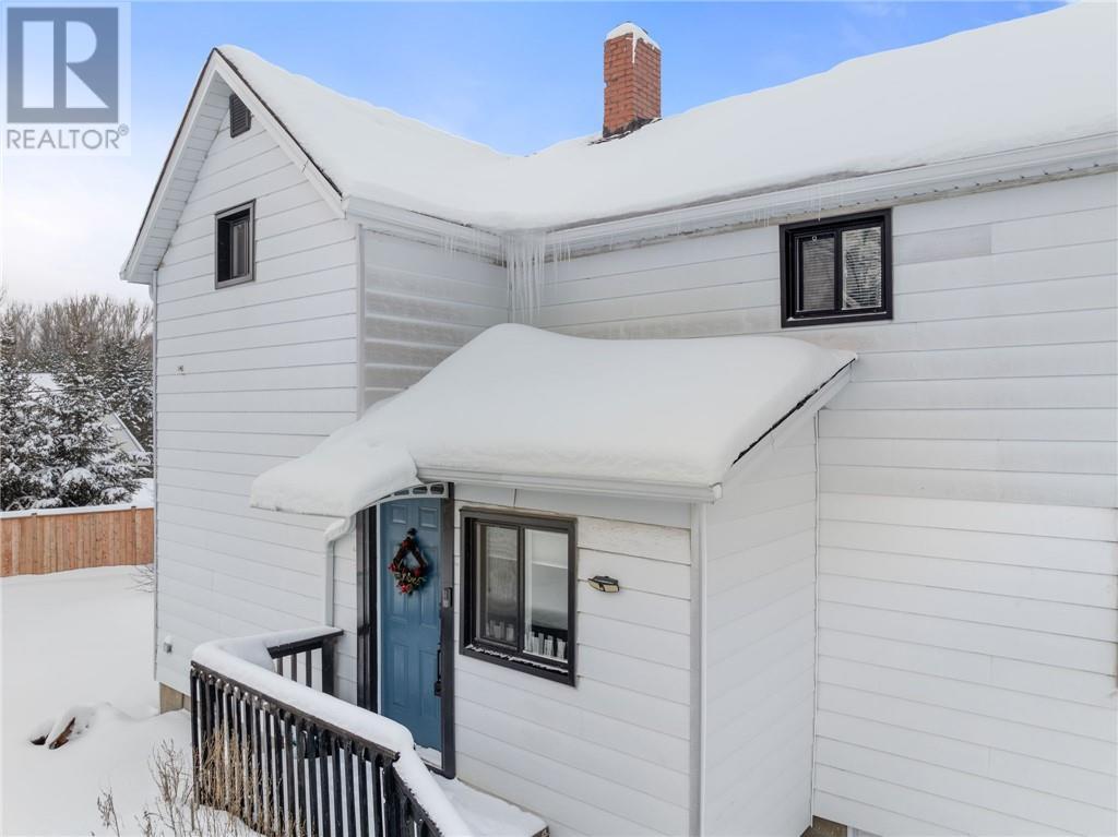 10 Diorite Street, Copper Cliff, ON - Outdoor With Exterior