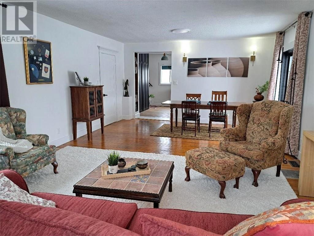 10 Diorite Street, Copper Cliff, ON - Indoor Photo Showing Living Room