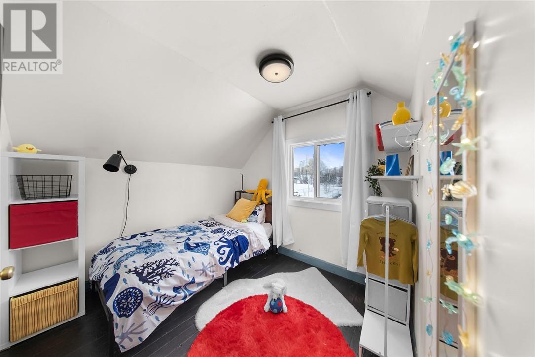10 Diorite Street, Copper Cliff, ON - Indoor Photo Showing Bedroom