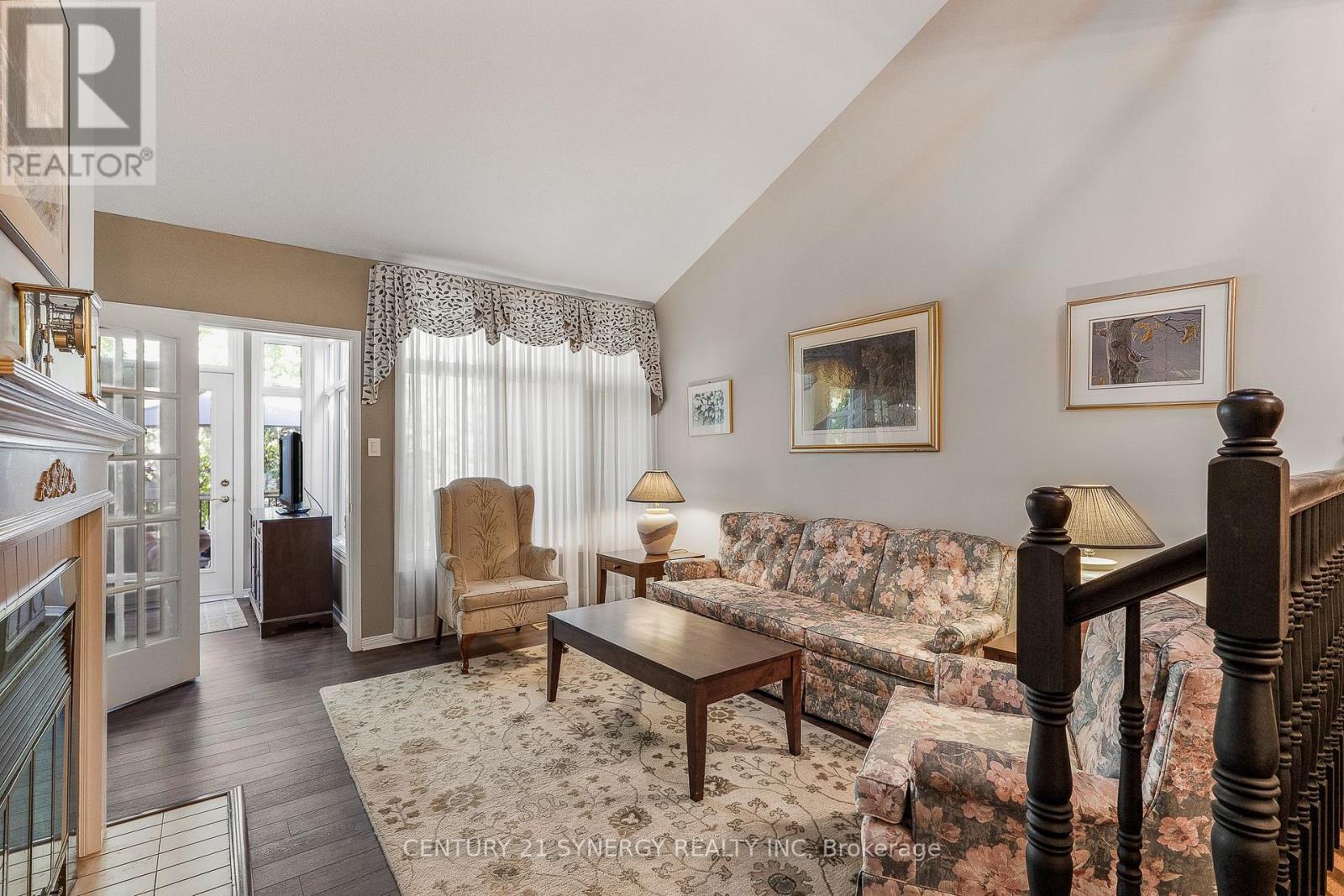 Living Area - 16 - 32 Innesbrook Court, Ottawa, ON - Indoor Photo Showing Living Room