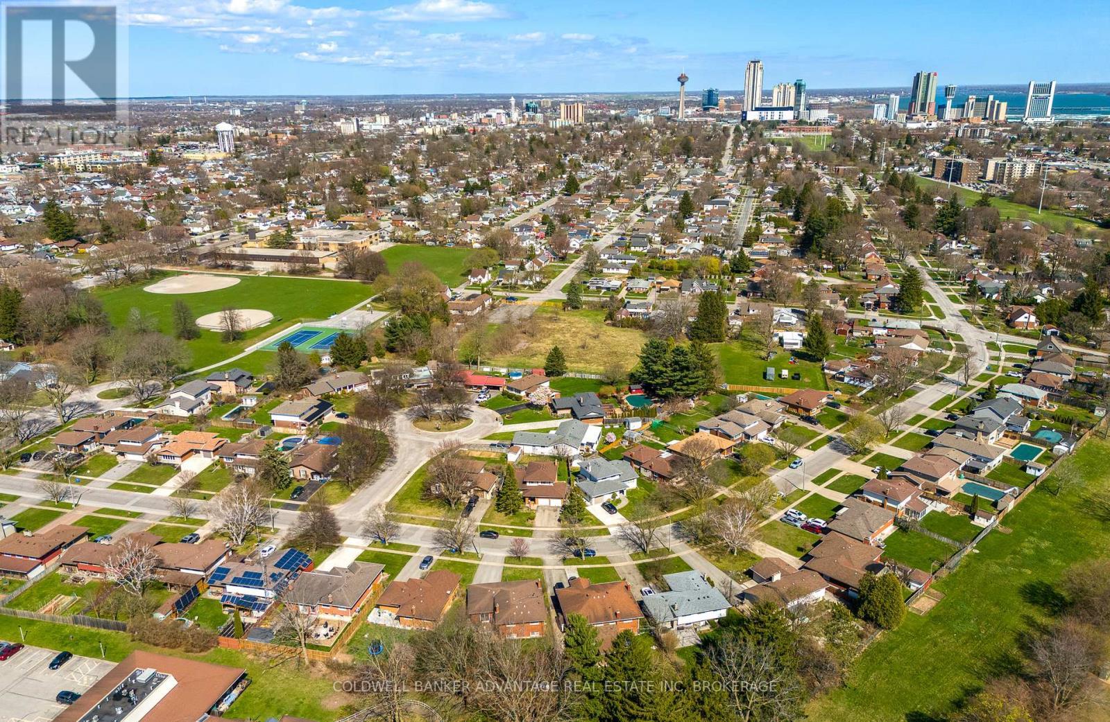 6808 Corwin Crescent, Niagara Falls (Dorchester), ON - Outdoor With View