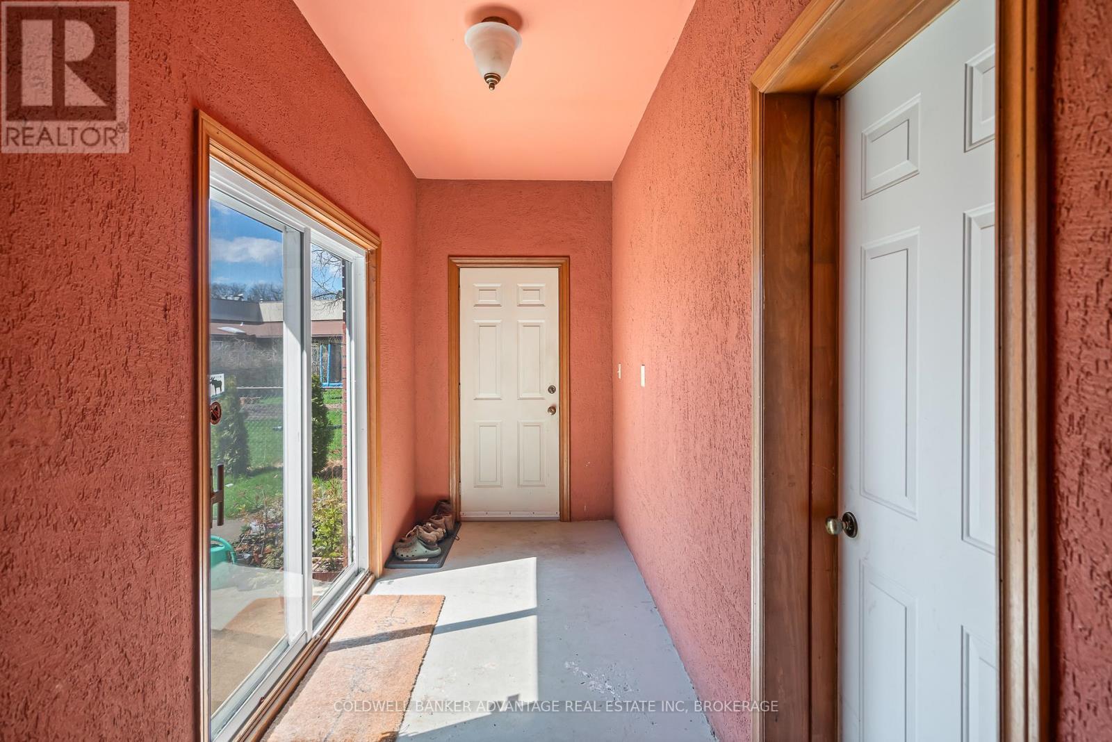 6808 Corwin Crescent, Niagara Falls (Dorchester), ON - Indoor Photo Showing Other Room