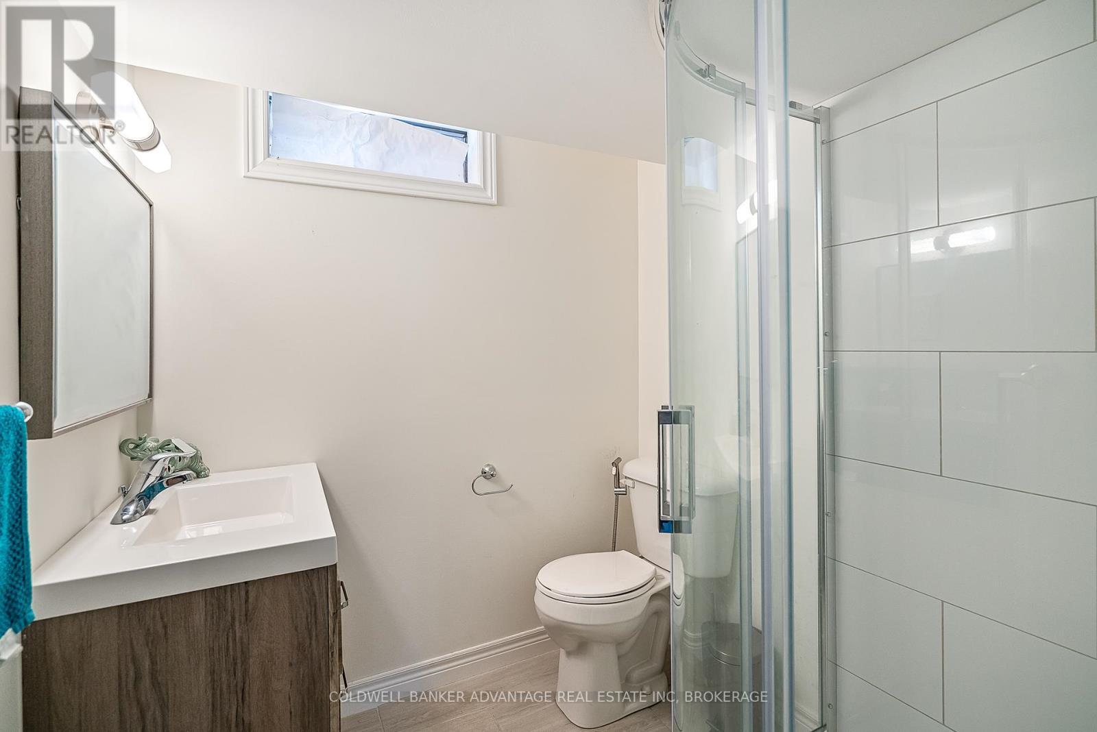 6808 Corwin Crescent, Niagara Falls (Dorchester), ON - Indoor Photo Showing Bathroom